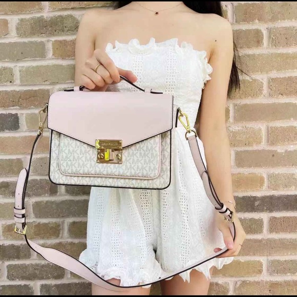 Bundle💕NWT Michael Kors Crossbody & Wristlet - Picture 4 of 6